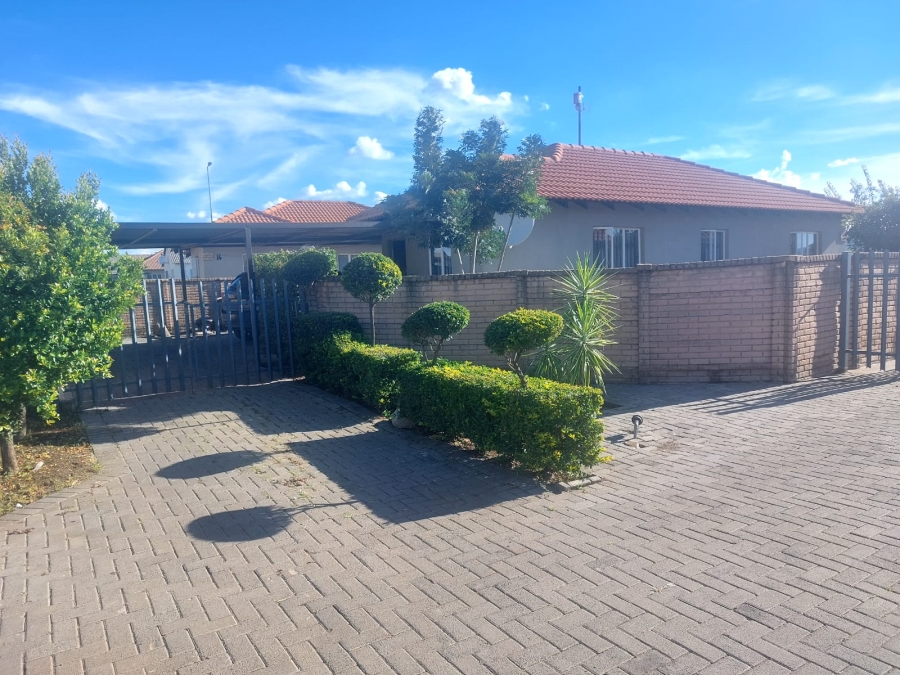 3 Bedroom Property for Sale in Waterkloof Hill Estate North West